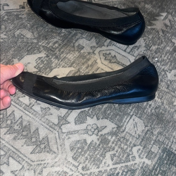 Stuart Weitzman women’s Black Leather Flats size 6.5 - Picture 2 of 7